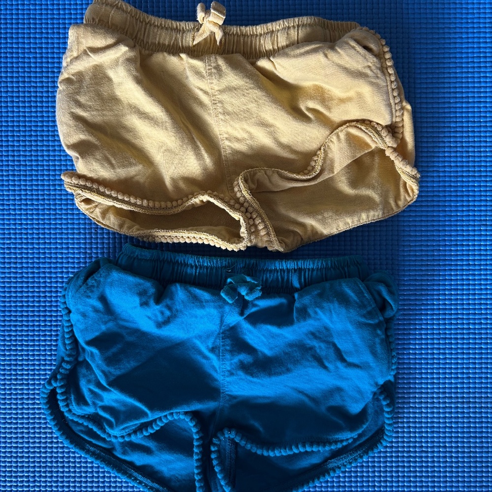 Tea Collection Pom Pom Shorts Bundle 2T Yellow and Blue